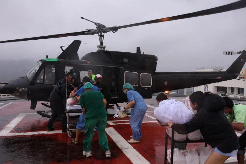 泰南医院被洪水围困 当局派直升机转移重症病人泰国当局星期三（11月26日）出动军用直升机，把重症病人从南部一家被洪水围困的医院转移