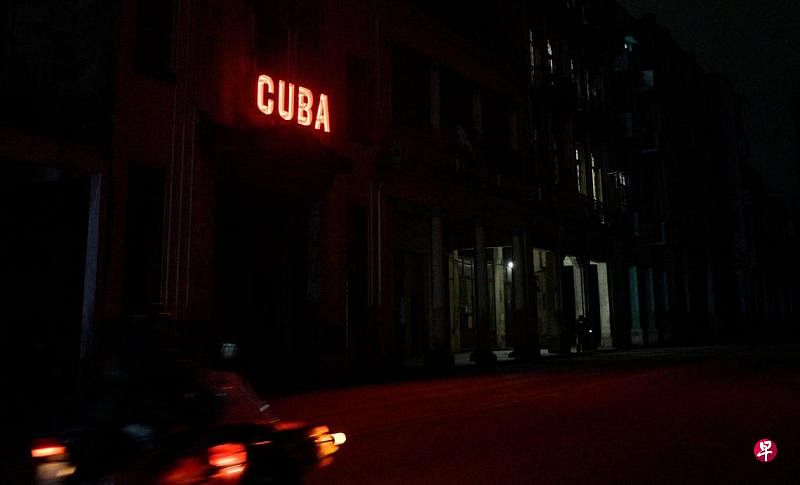 古巴连续三天断电 飓风来袭雪上加霜古巴电力系统星期天（10月20日）再次瘫痪，这已是古巴在48小时内第四次断电；而飓风“奥斯卡”同一天登陆，不仅给古巴老旧的基础设施带来威胁，对陷入困境的民众来说更是雪上加霜