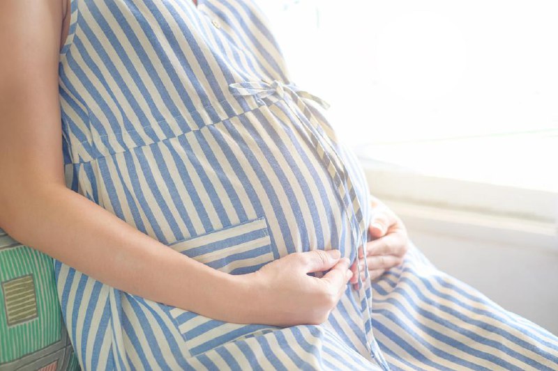 研究：孕妇常用止痛退烧药 或增子女神经发育障碍风险美国一项最新研究显示，孕期使用常见止痛退烧药对乙酰氨基酚，可能增加子女罹患孤独症和多动症的风险