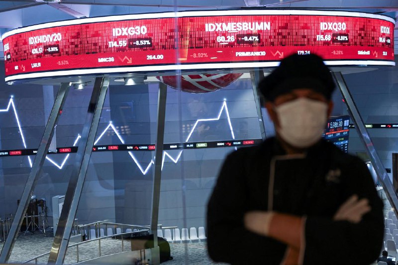 特朗普对华关税累计104%即将生效 亚股震荡海指早盘一度跌穿3400点美国与中国的关税贸易战愈演愈烈，随着美方对中方祭出的关税累计突破100%，亚洲股市持续震荡，星期三（4月9日）开盘后旋即全线走跌