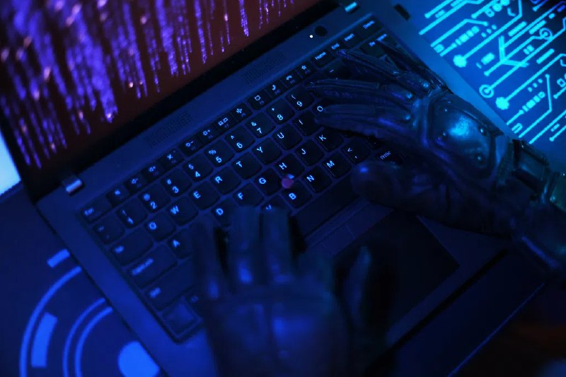 德国展开国际联合行动打击网络犯罪 18人被捕德国当局说，在一场针对网络诈骗和洗钱网络的国际联合行动中，逮捕了18人