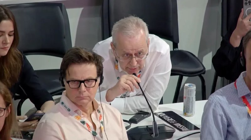 COP30加时落幕气候适应触礁 “小孩拿糖”论引交锋全球气候协商加时谈判逾18个小时，各方在闭幕会议上同意让步，不在最终协定中加入“淘汰化石燃料”的措辞