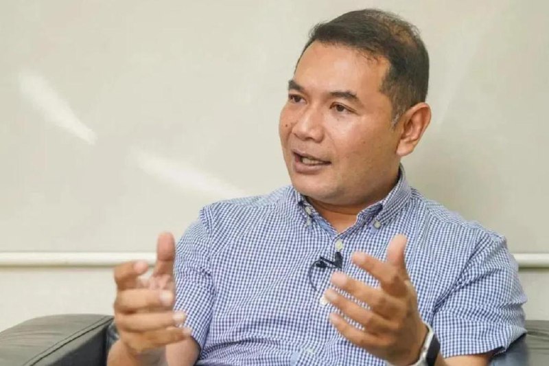 儿子商场遇袭 拉菲兹：预谋干案马来西亚前经济部长拉菲兹的儿子星期三（8月13日）下午在商场遇袭