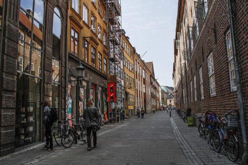 全球最宜居城市排行榜 哥本哈根首登榜首维也纳退居第二2025年全球最宜居城市排行榜近日出炉，丹麦首都哥本哈根首次登顶，打破维也纳连续三年蝉联第一的纪录