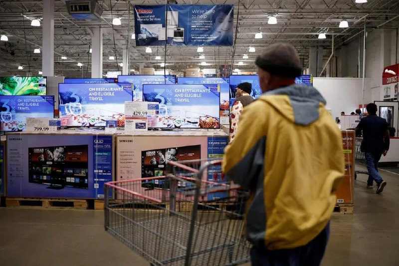 美连锁超市Costco就“对等关税”起诉特朗普政府美国大型连锁超市开市客（Costco）对特朗普政府提起诉讼，要求法院裁定所有依据美国《国际紧急经济权力法》征收的所谓“对等关税”均属非法，并寻求将税款“全额退款”，成为最新一家通过法律途径寻求关税退款的大型企业