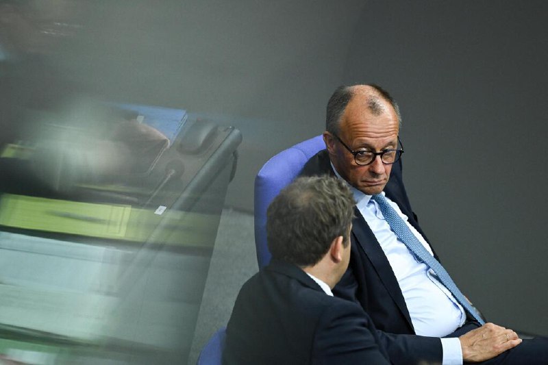 久经拖延 德国2025年财政预算案终获通过德国通过长期延宕的2025年财政预算案，允许新增借款，用以修复基础设施并加强武装力量