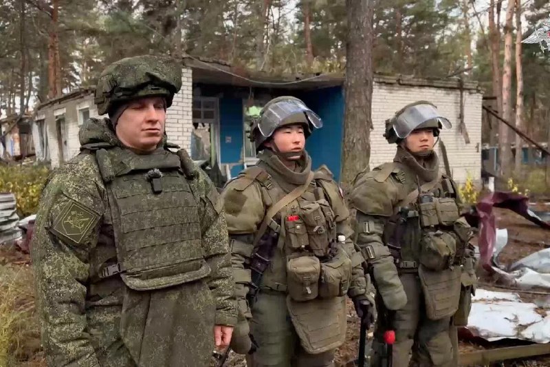 俄方：朝鲜军队在库尔斯克排雷工作中发挥关键作用俄罗斯国防部星期五（11月14日）说，曾在库尔斯克战场协助俄军的朝鲜军队，目前正在该地区的排雷工作中发挥重要作用