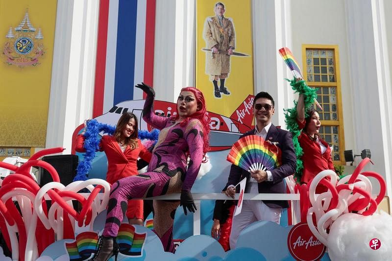 泰王签署同性婚姻法 泰国开东南亚先例泰国国王哇集拉隆功签署同性婚姻法，使泰国成为东南亚第一个承认同性婚姻的国家