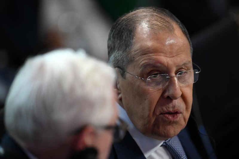 俄美外长通电话讨论乌克兰危机俄罗斯外交部长拉夫罗夫与美国国务卿鲁比奥通电话，双方讨论了乌克兰危机相关局势发展