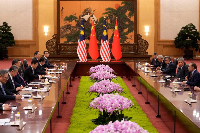 习近平会晤安华：中马关系开启“黄金50年”中国国家主席习近平星期二（9月2日）晚上在北京与马来西亚首相安华会晤时强调，中马关系已顺利开启新的“黄金50年”，双方将以构建高水平战略性命运共同体为目标，推动合作不断迈上新台阶