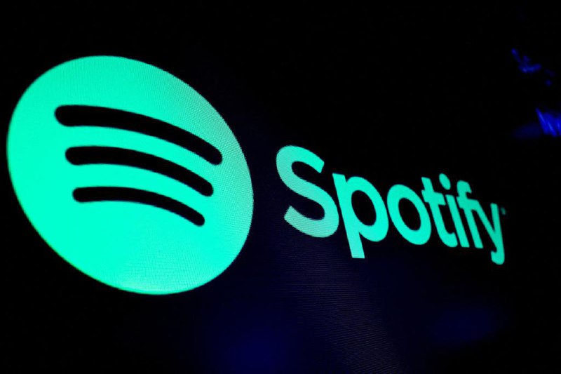 Spotify宣布多市场涨价 月费上调至18新元《金融时报》报道，全球最大流媒体音乐平台Spotify计划在推出新功能和新服务的同时上调订阅价格，至11.99欧元（约18新元）