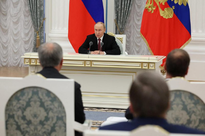 普京与白罗斯哈萨克斯坦领导人讨论美俄峰会俄罗斯总统普京星期天（8月17日）与白罗斯和哈萨克斯坦领导人讨论了与美国总统特朗普的峰会进展