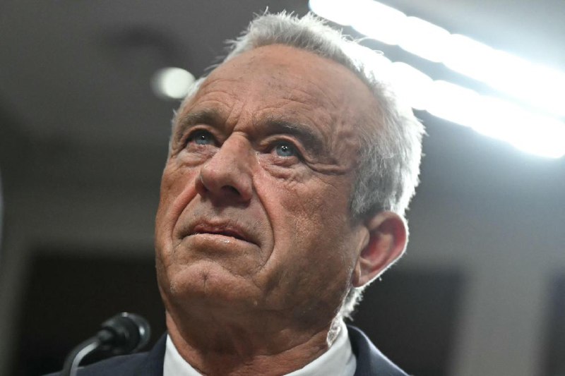 美参议院通过提名 小肯尼迪出任卫生部长美国参议院通过美国总统特朗普的提名，小肯尼迪正式出任卫生部长